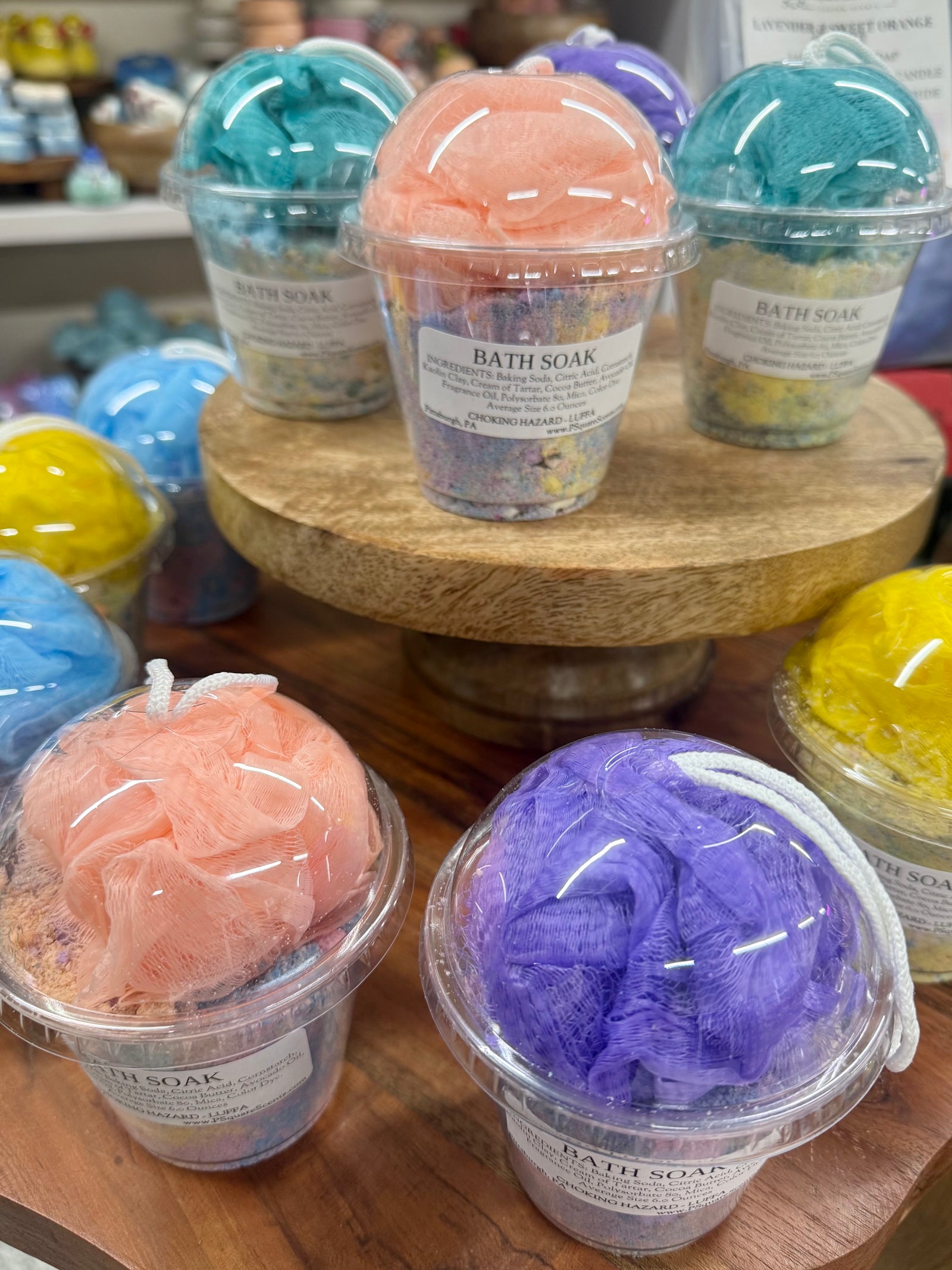 'Bath Treat Cup – Fizz + Soak + Glow (Bath Dust Soak with Loofah | Fresh Clean Scents)