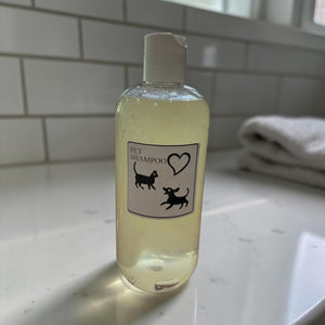 Pet Shampoo – Gentle Sulfate-Free Dog Shampoo with Oatmeal & Botanical Oils – 8 oz